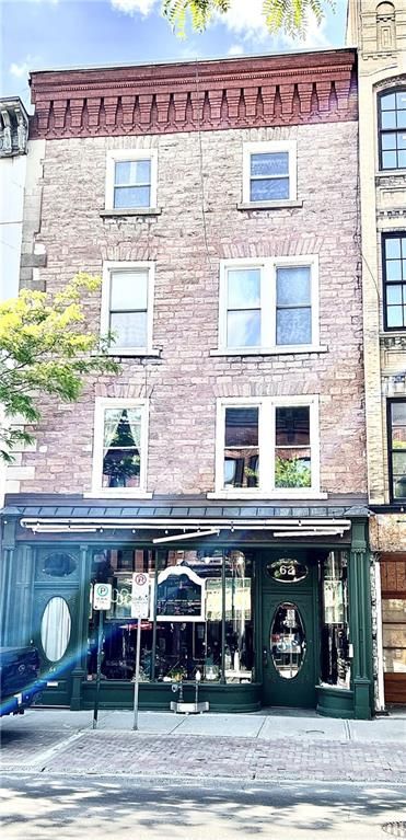 62-64 KING St