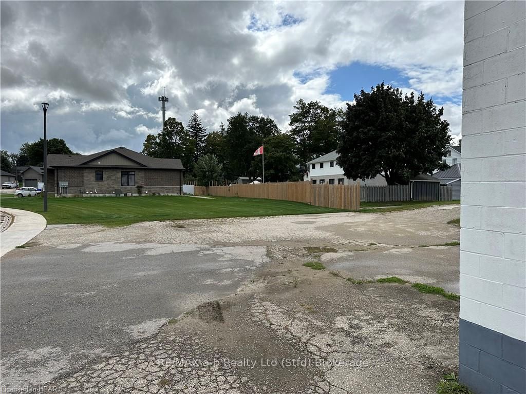 15 MILL St E