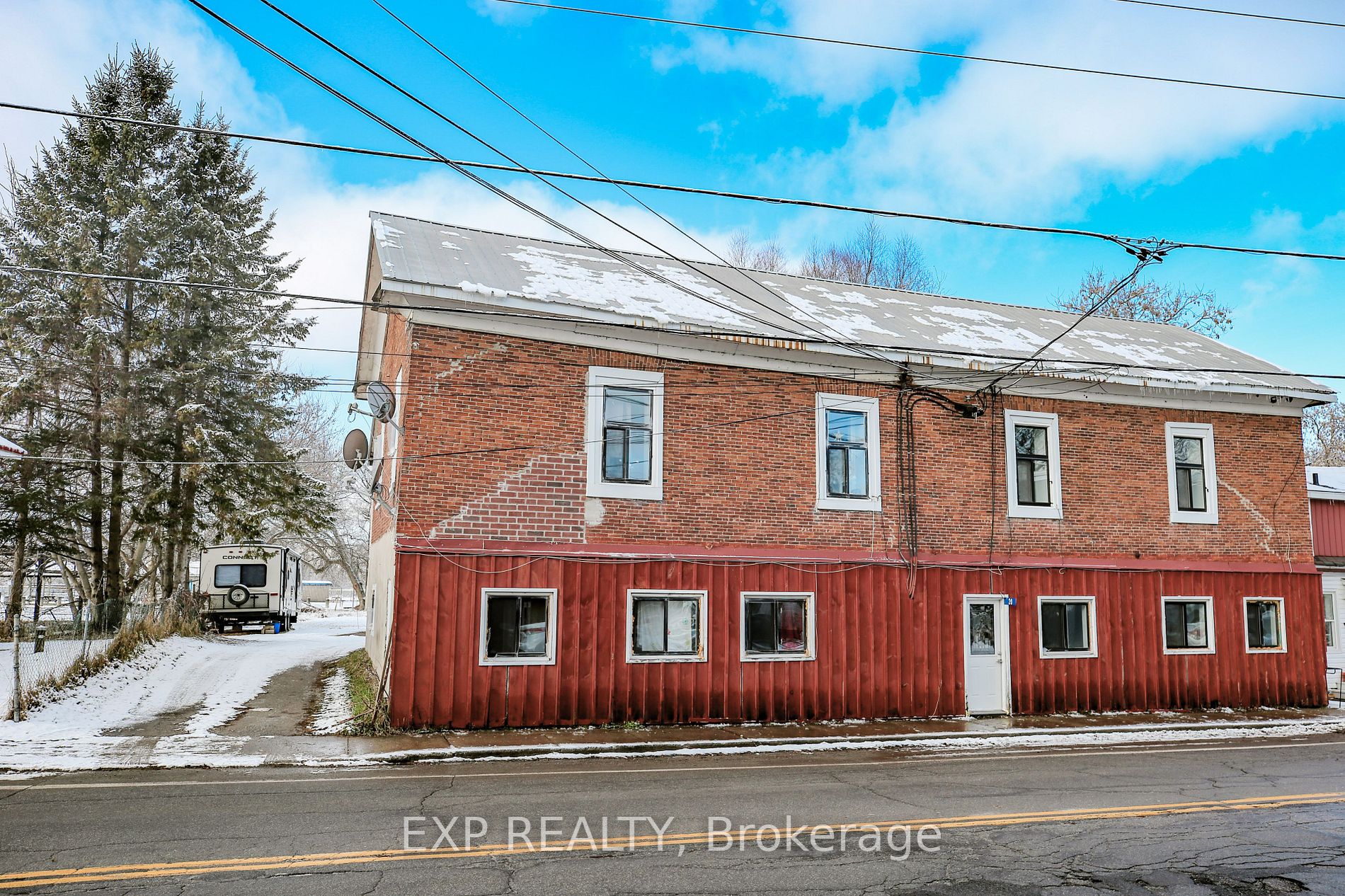 20 Main St W