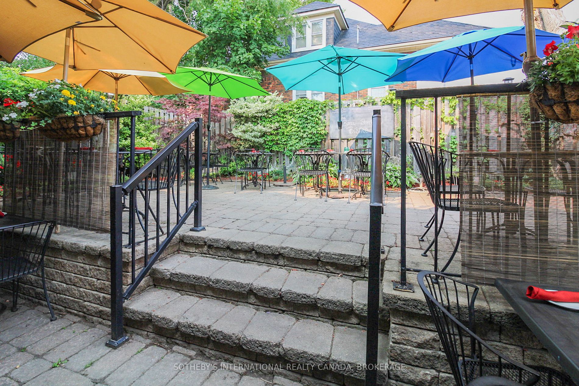 25-27 Buell St