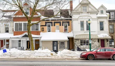 69 King St E