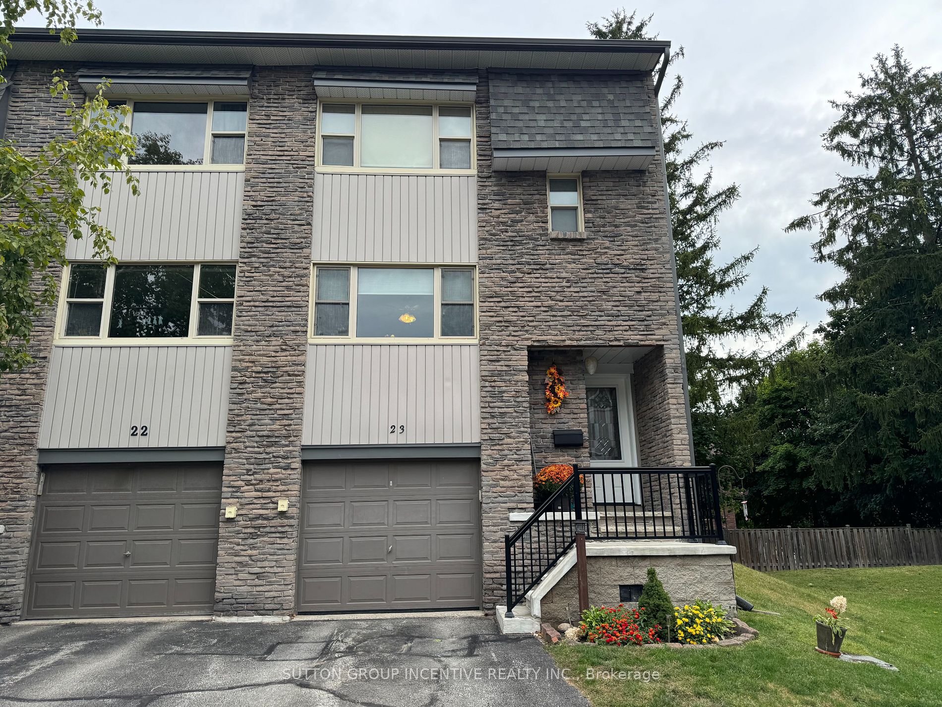 Photo of `+ vals.alt + `