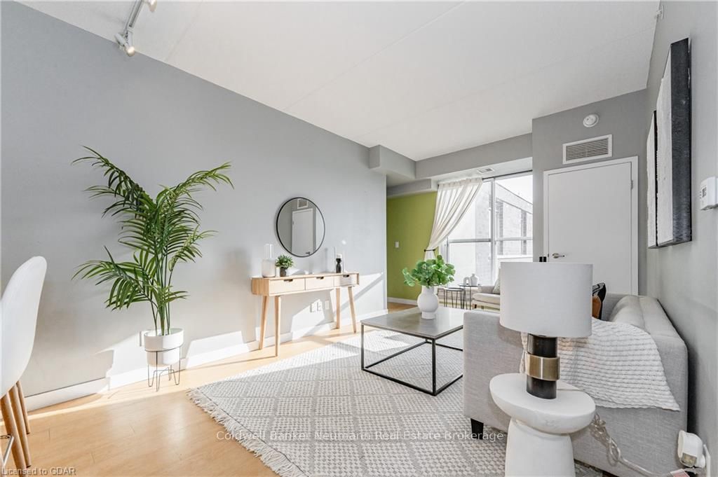 Photo of `+ vals.alt + `