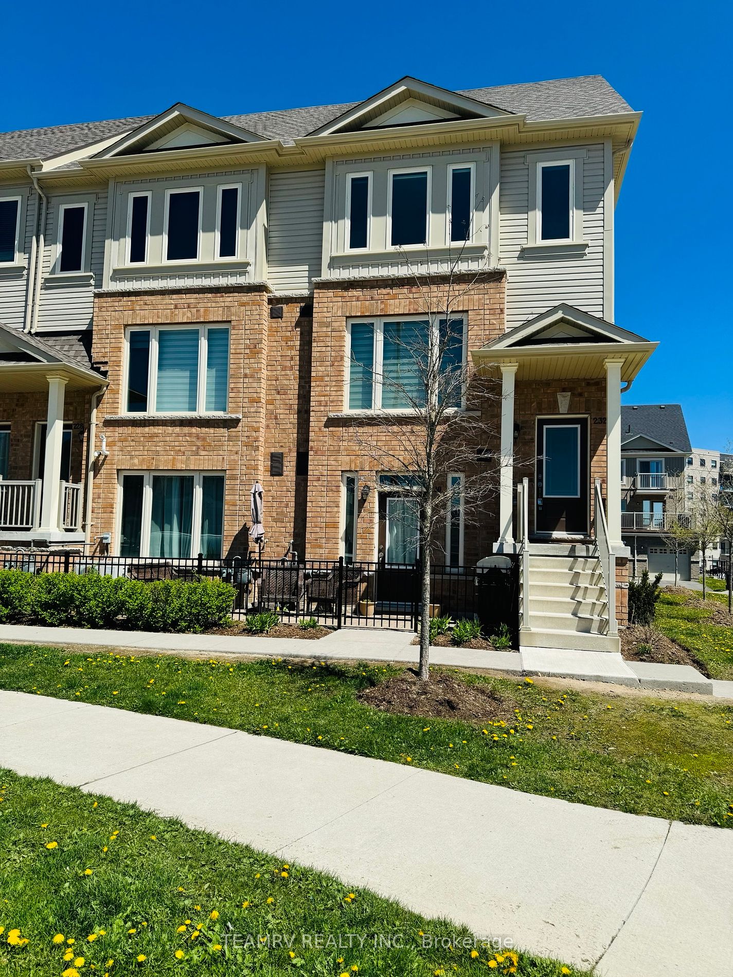 Photo of `+ vals.alt + `