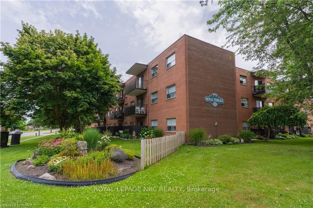 Photo of `+ vals.alt + `