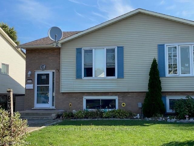 Photo of `+ vals.alt + `