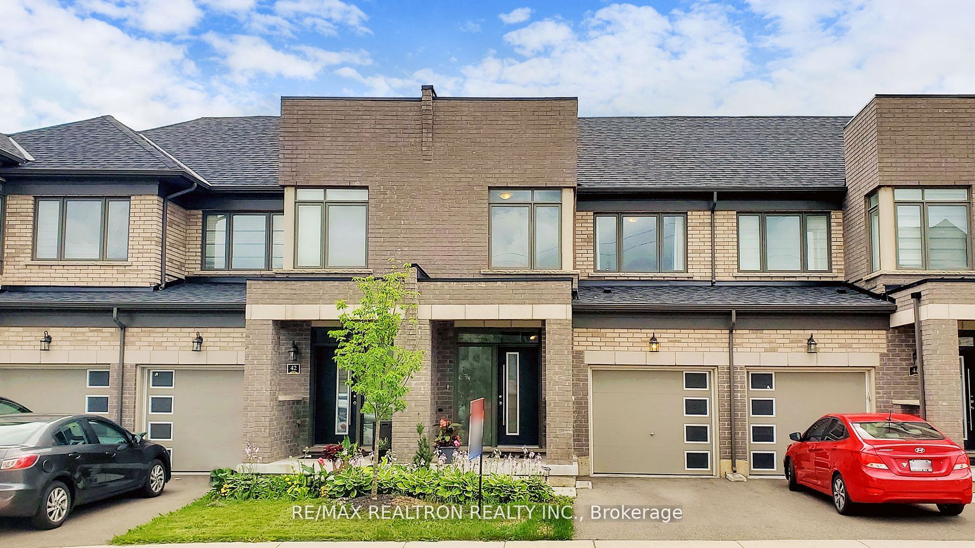 Photo of 166 Deerpath Dr