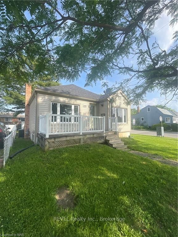 Photo of `+ vals.alt + `