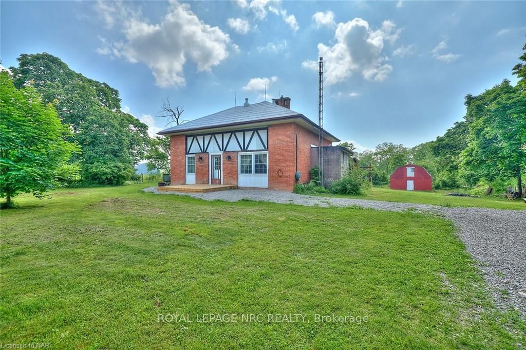 Photo of `+ vals.alt + `